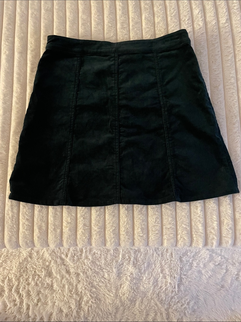 Features:Button Front
2 side pockets - Picture 7 of 7